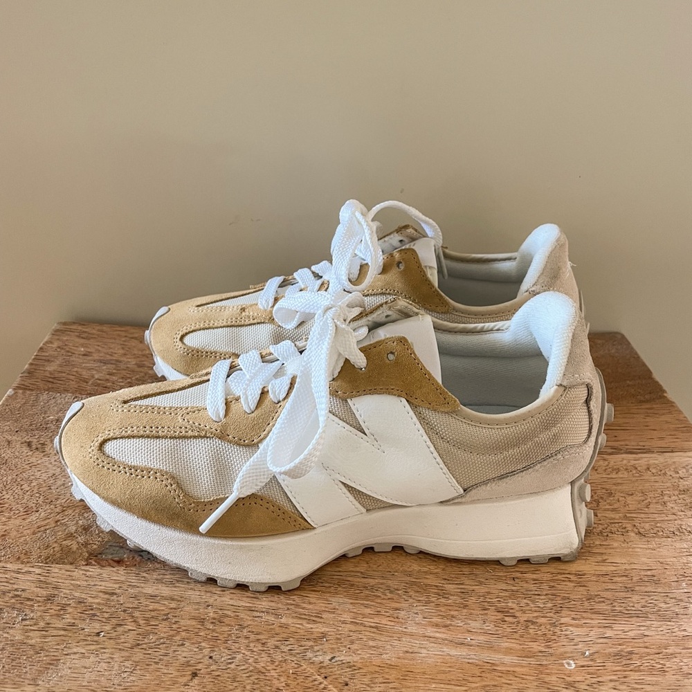 New Balanced 327 Sneakers